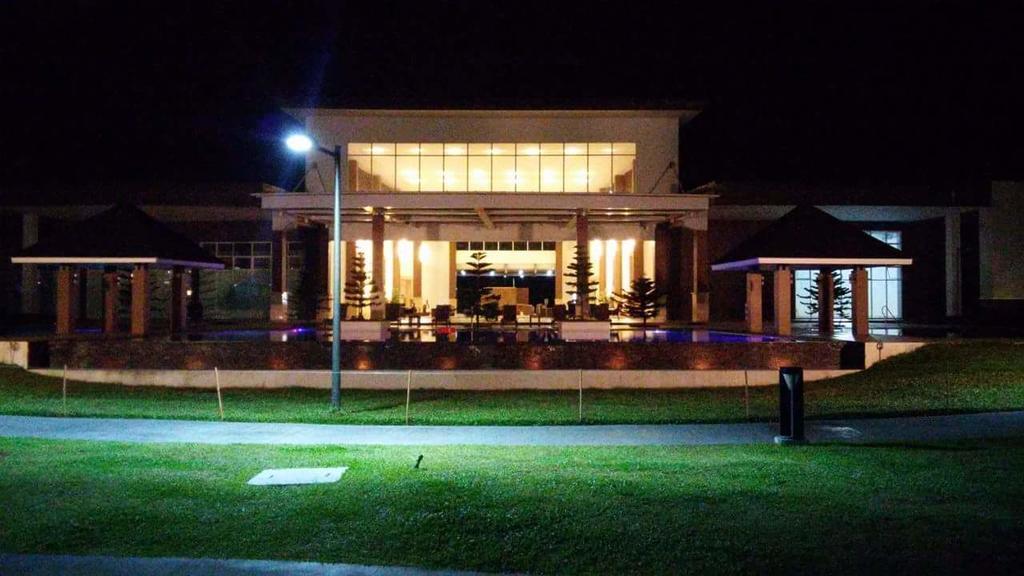 Cozy Staycation Tagaytay At Wind Residences Tagaytay City Exterior photo